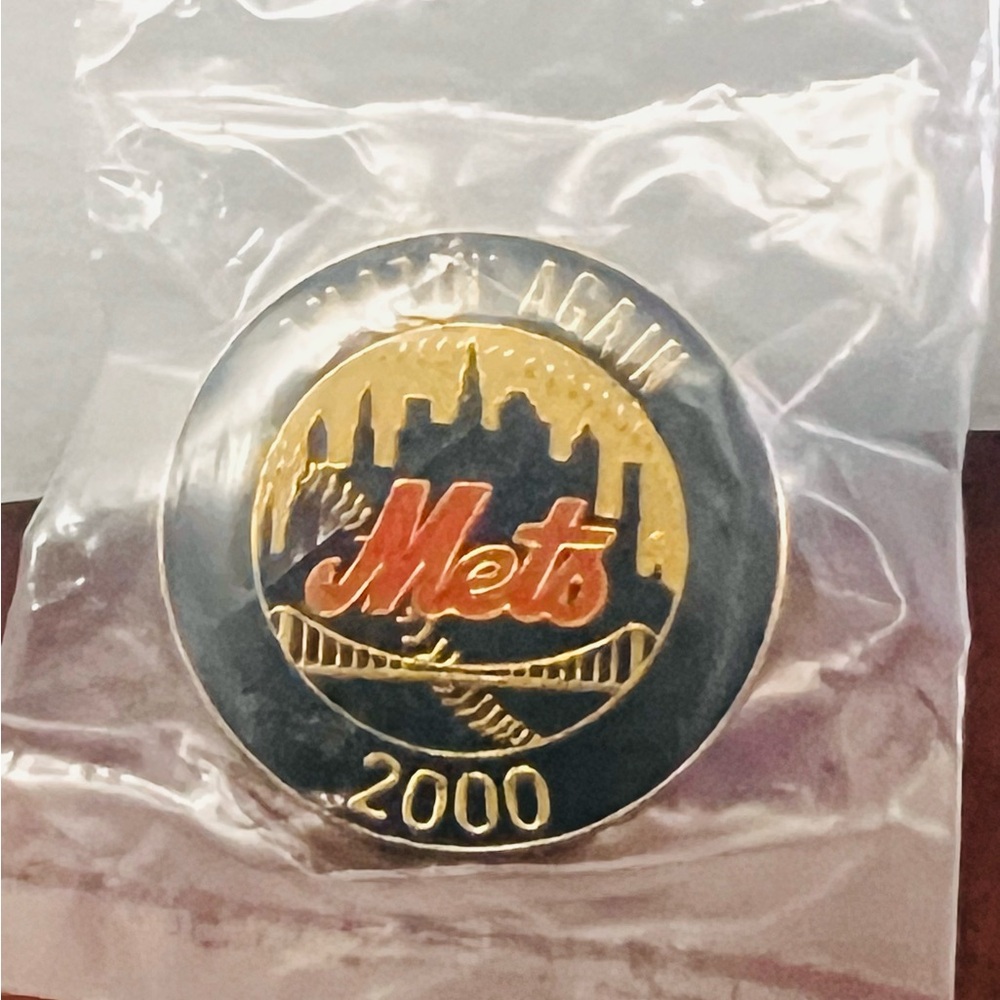 Commemorative 2000 Pin - Black and Gold